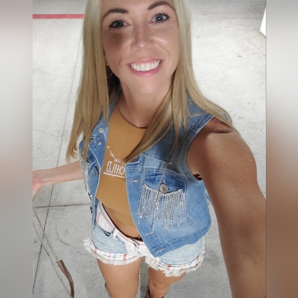 Meet posher Samantha - Picture 4 of 4